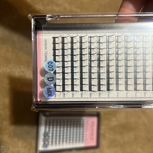 Lash extensions pre made spikes - Picture 2 of 4